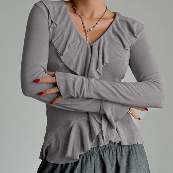 New French long sleeved V-neck knitted sweater with a slim fit and stylish design, a niche ruffled top for women