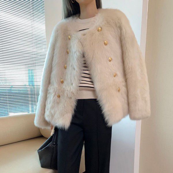Environmentally friendly fur winter new retro round neck fur integrated jacket with women's gilded buckle